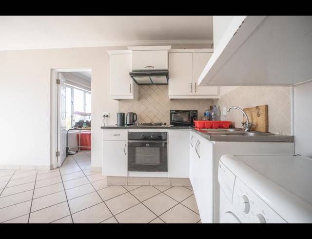 2 BEDROOM APARTMENT FOR SALE IN WEST HILL